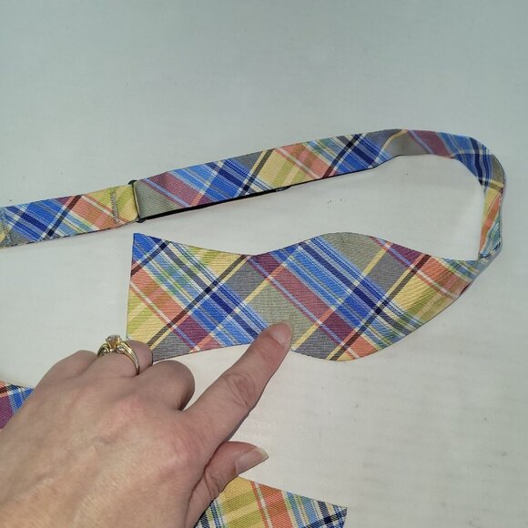 Tommy Hilfiger Bowtie Men Adjustable Size 13 3/4-18" Silk Plaid Preppy - Picture 7 of 8